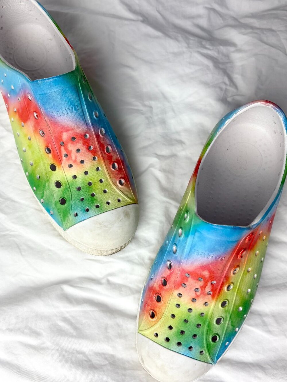 NATIVE Kids Unisex Junior Sz 3 Rainbow Rubber Water Sneakers